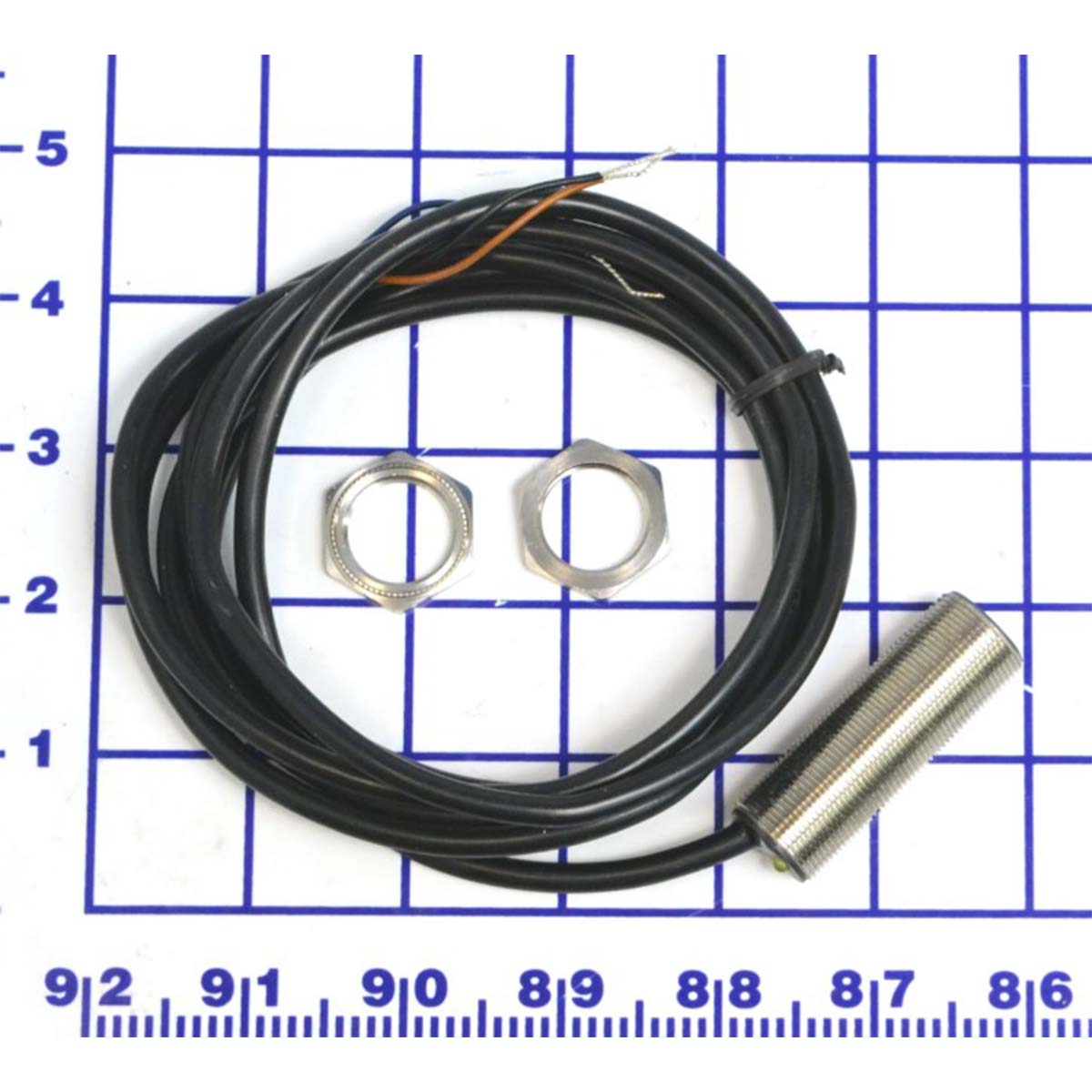 Sensor de proximidad de labio para ganchos retenedores de caja de tráiler.